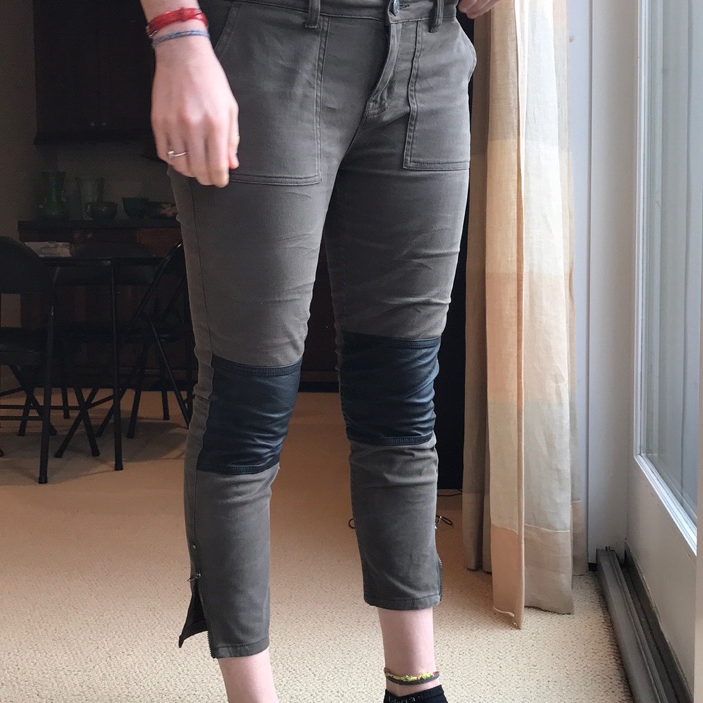 Cropped army BDG jeans.